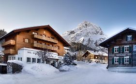 Hotel Gotthard Lech 4*